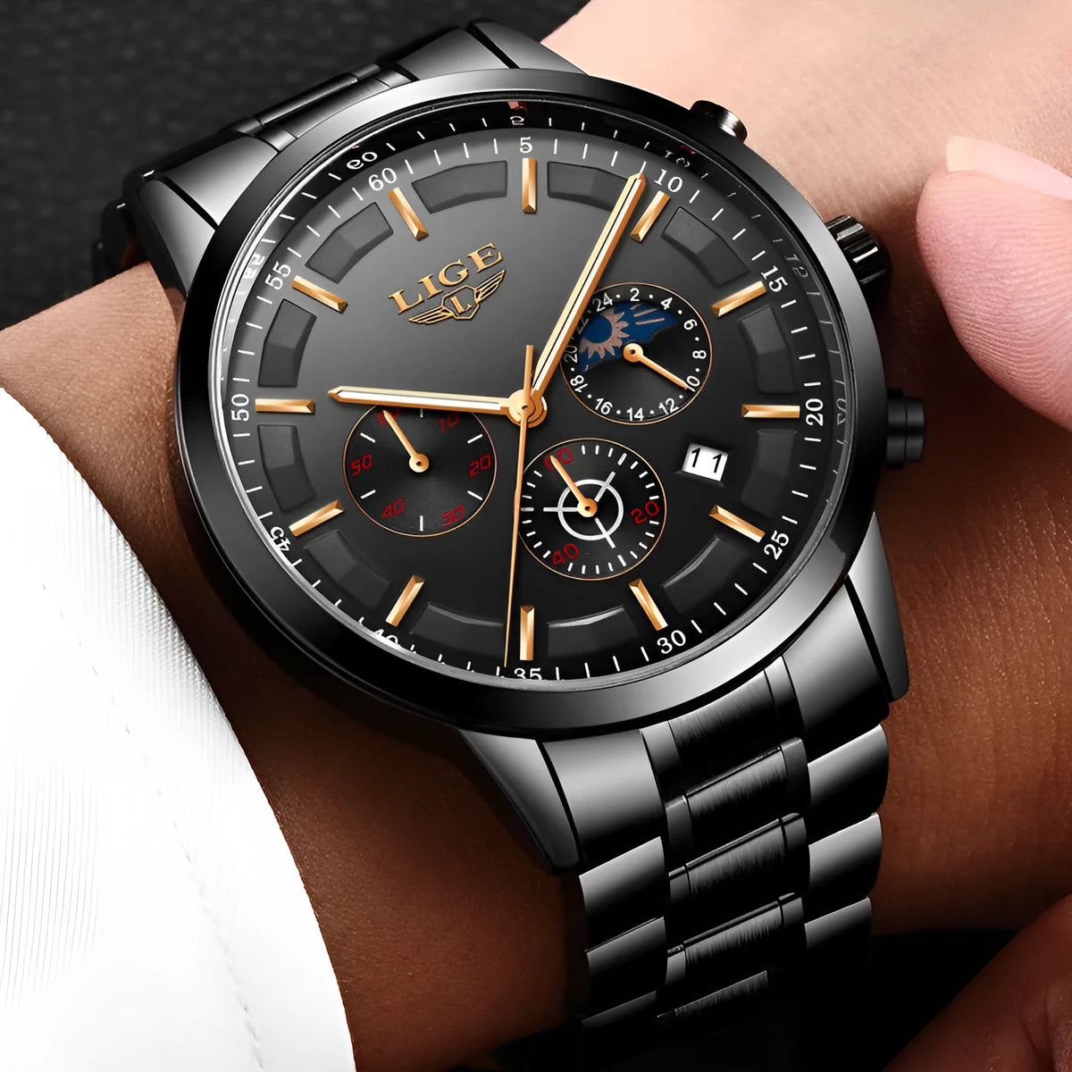 Men's waterproof quartz sports watch in four colour options with 12mm thickness