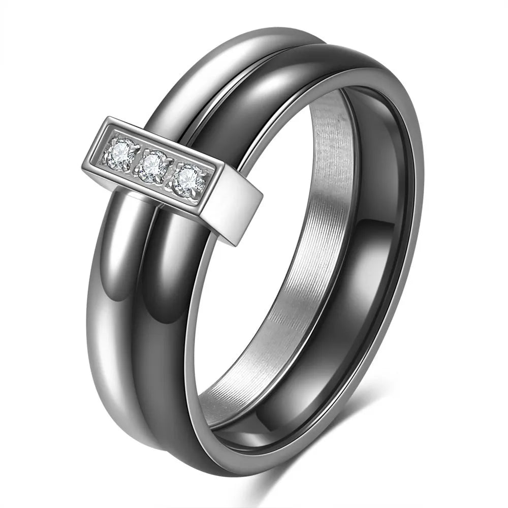 Women's ceramic ring with geometric design and zirconium detailing in steel black colour