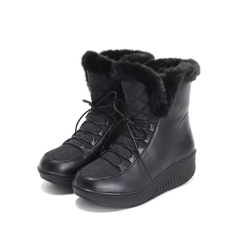 Women's water-resistant winter boots in black with plush lining and 3cm platform sole