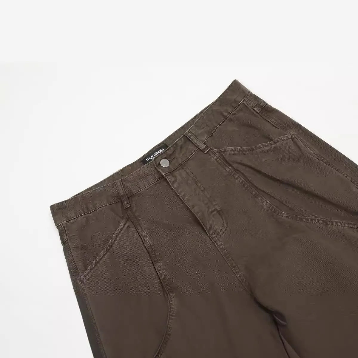 Men's loose straight-leg cotton jeans in brown with high-waist design and zipper fly closure