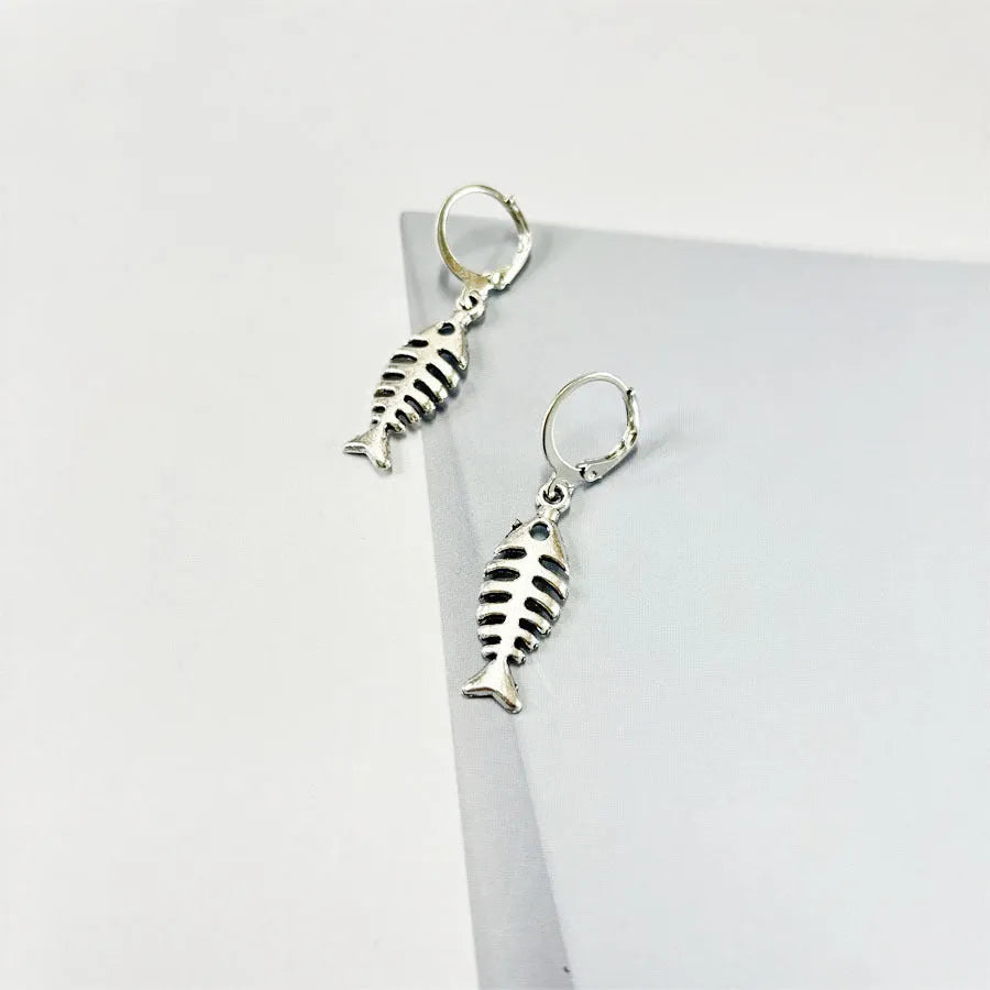 Women's fishbone pendant necklace and matching earrings set in retro alloy jewellery