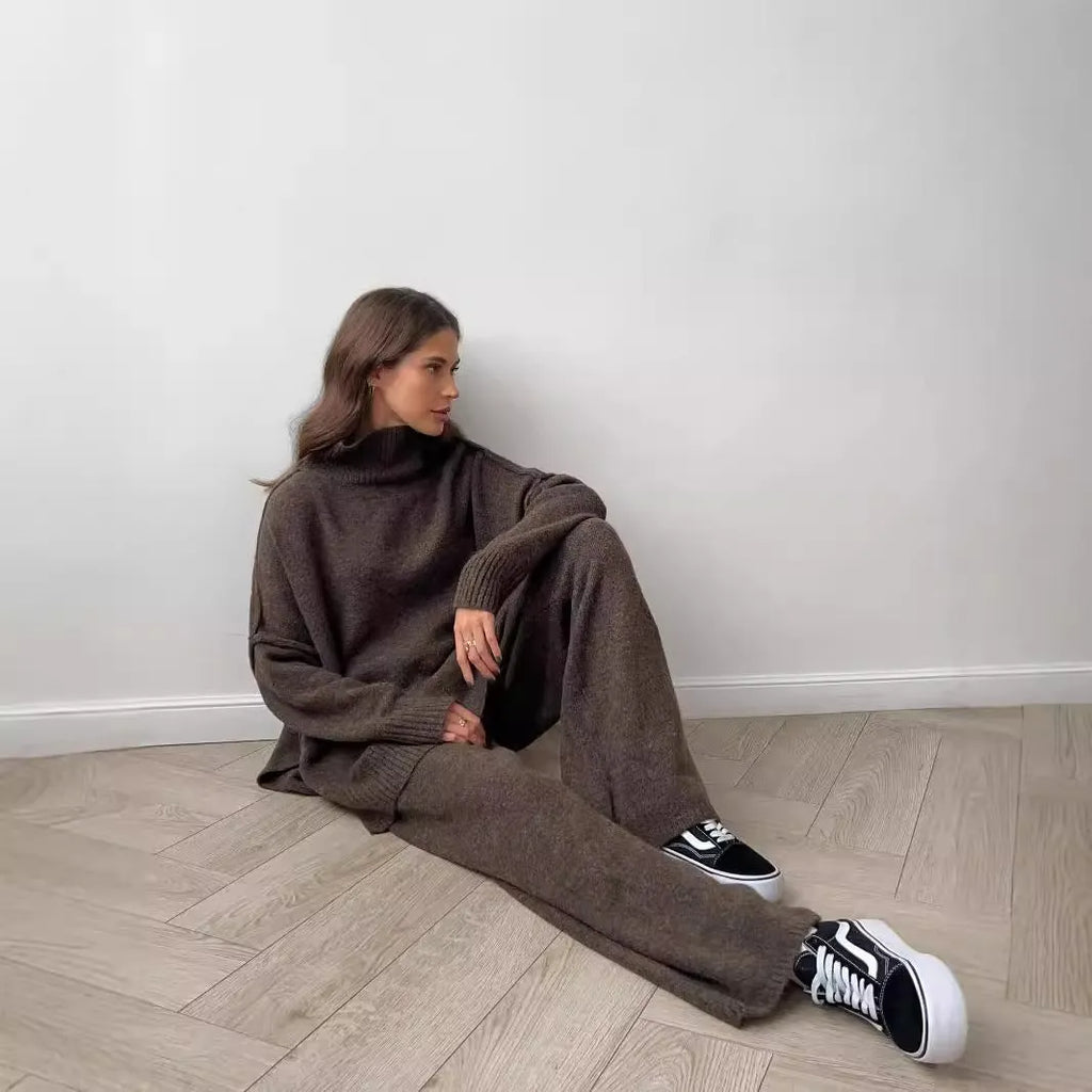 Women's side-slit sweater suit set with matching trousers in acrylic fabric