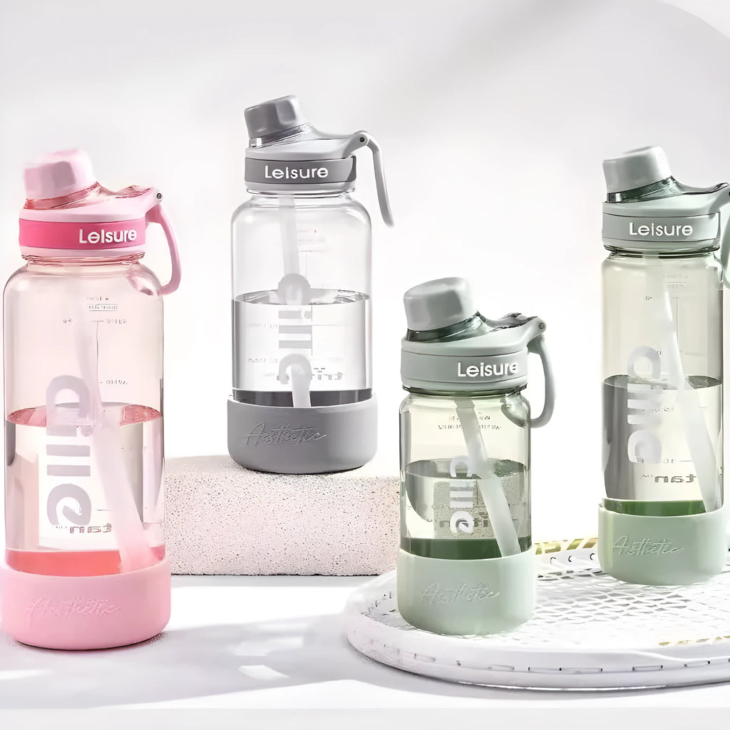 Heat-resistant plastic straw cup in grey, green or pink colours with 520ml, 780ml or 1000ml capacity options