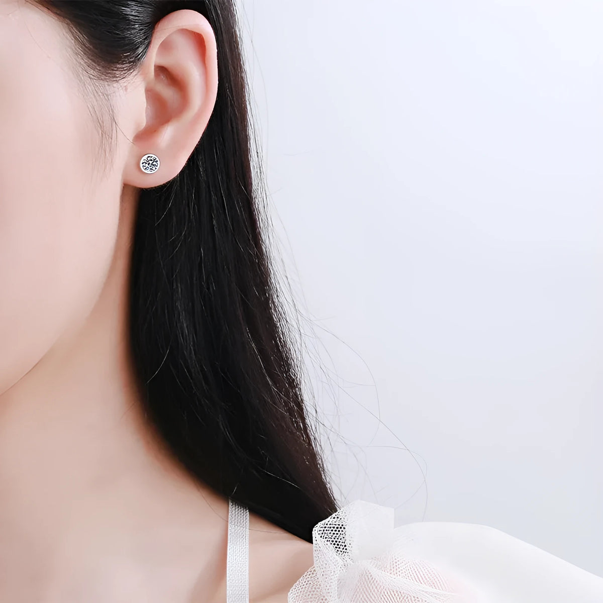 A pair of geometric Pt950 gold-plated 925 silver stud earrings for women with a moissanite centre stone.