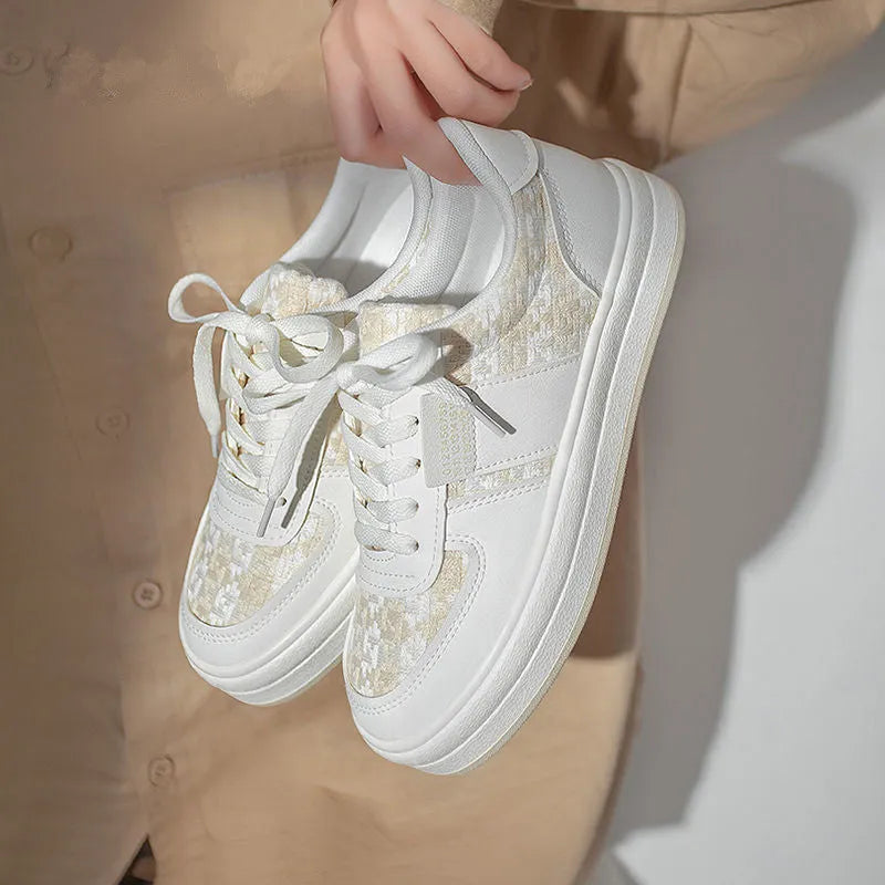 Beige plaid leisure sports shoes with mesh lining and rubber sole