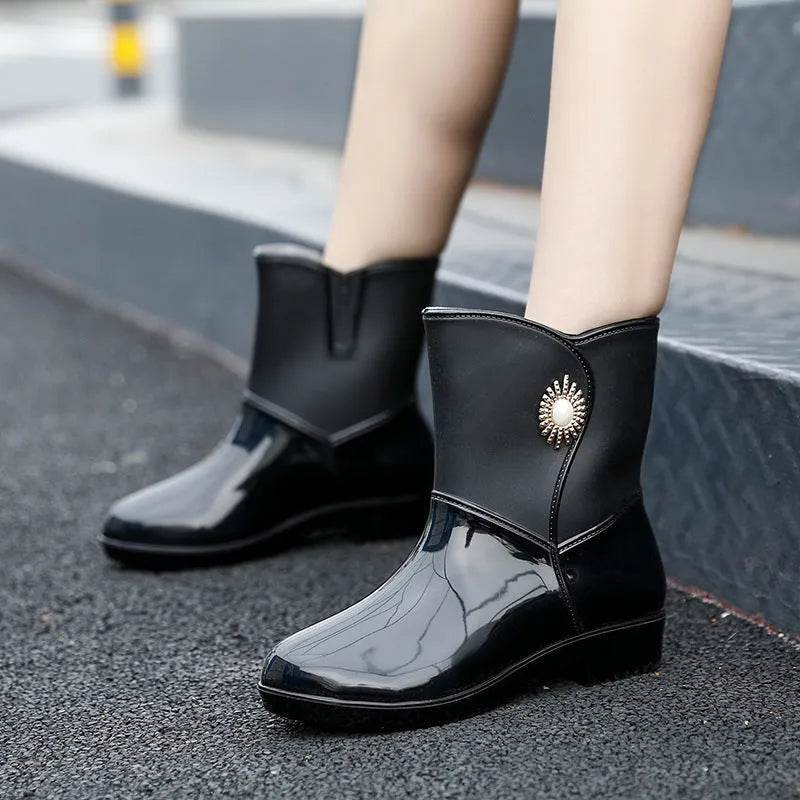 Women's PVC rain boots in black, beige or purple with non-slip soles sizes 36-40