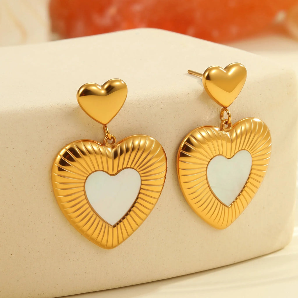 Gold heart-shaped women's earrings with fritillary pattern on stainless steel with 18K electroplating