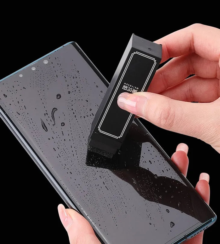 Pack of 40 disposable screen cleaner wipes for mobile phones and tablets.