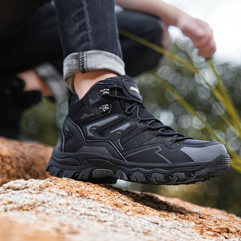 High-top hiking sneakers in black with flannel upper and natural rubber outsole
