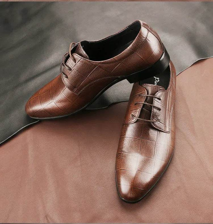 Men's black cowhide leather derby shoes with pointed toe and rubber sole for business wear