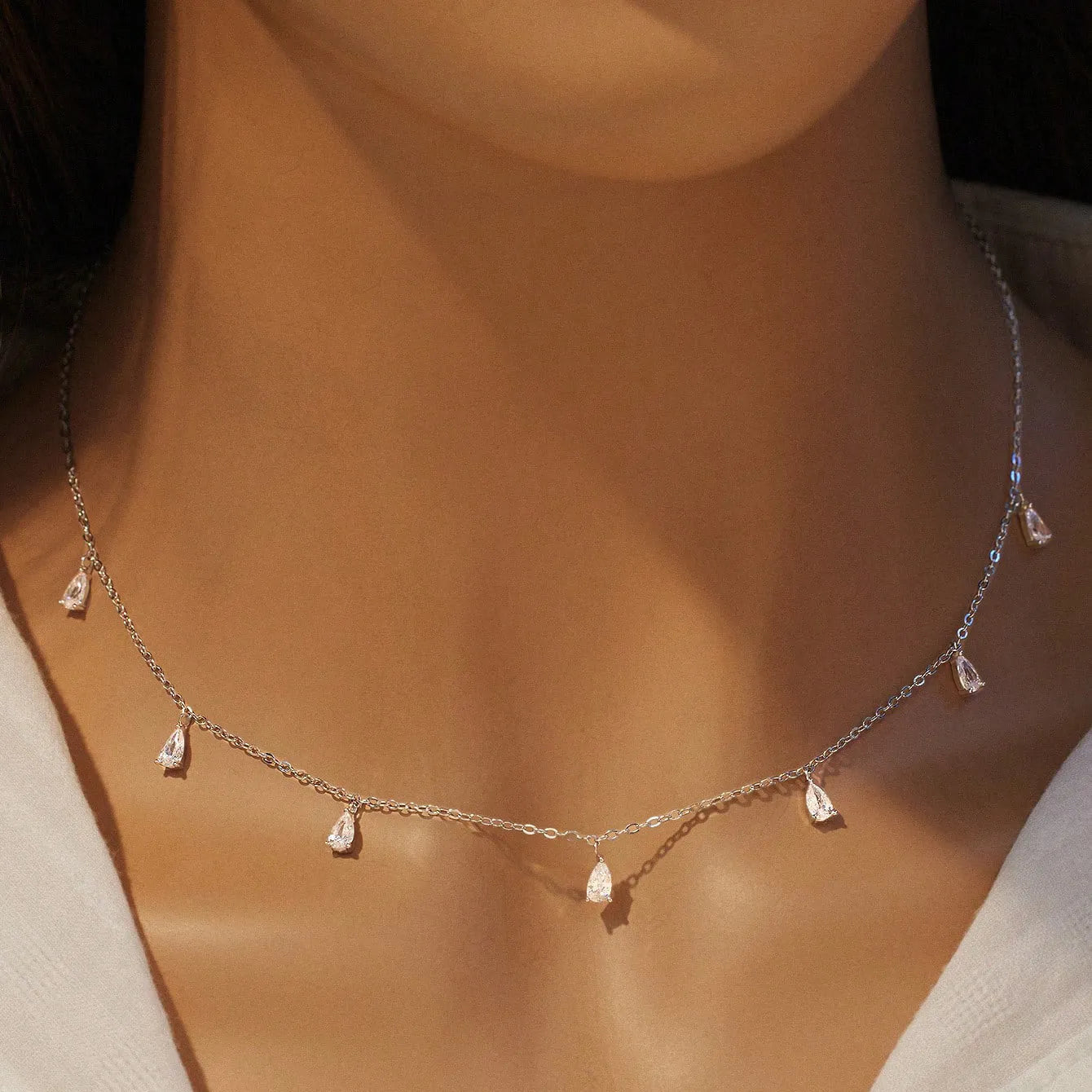 Gentle drop-shaped artificial zircon necklace on O-shaped chain in 925 silver