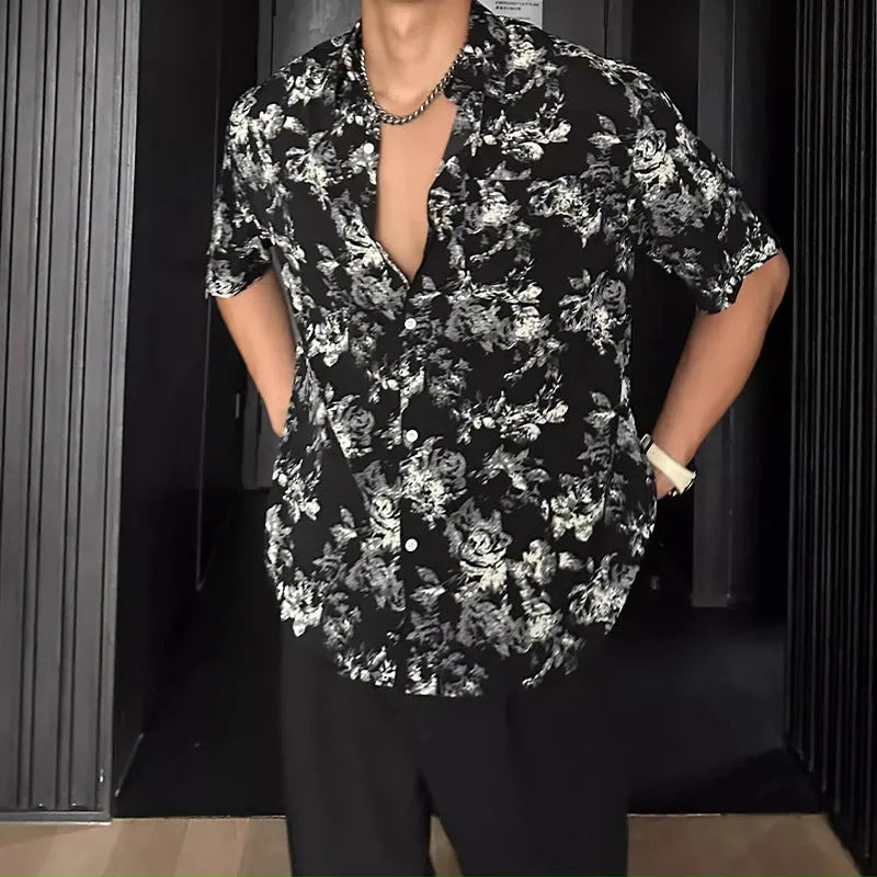 Loose-fitting printed casual shirt with floral pattern and short sleeves in black or white