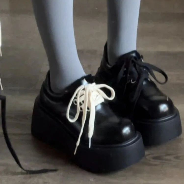 Retro British matte black women's shoes with thick sole, lace-up buckle, and round toe design in size 35-40.