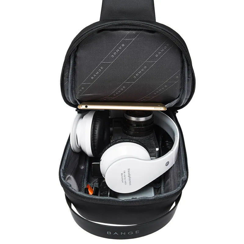 Men's black Oxford cloth shoulder bag with USB port for business travel.