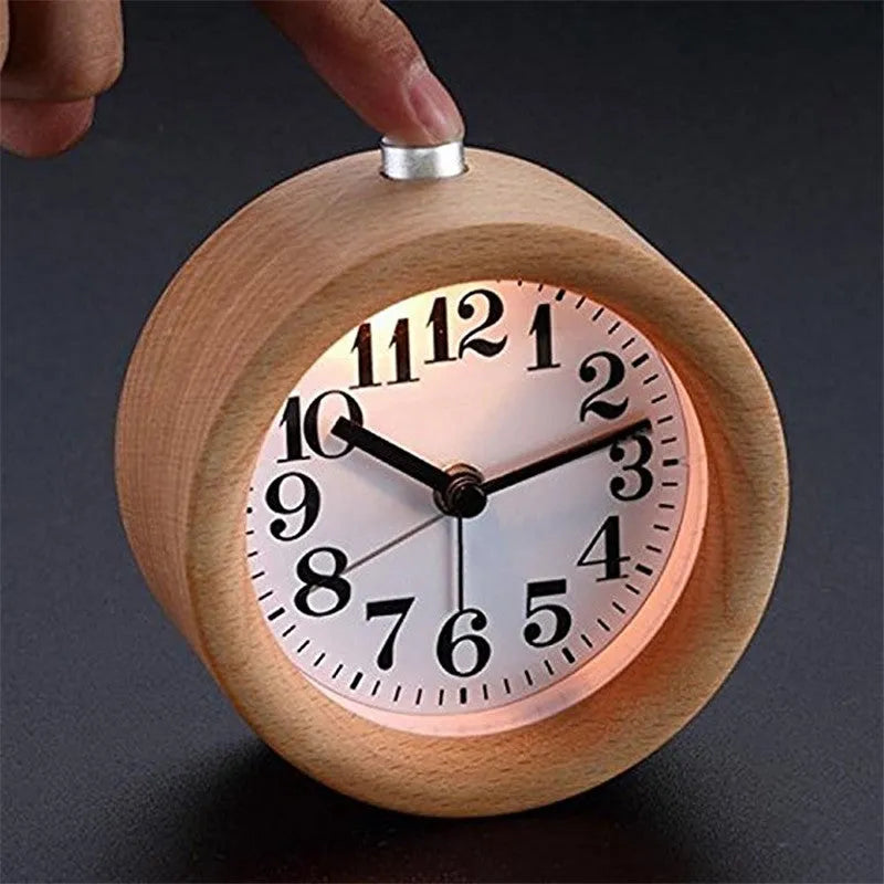 Solid beech wood bedside alarm clock with silent snooze function and 9.5cm diameter