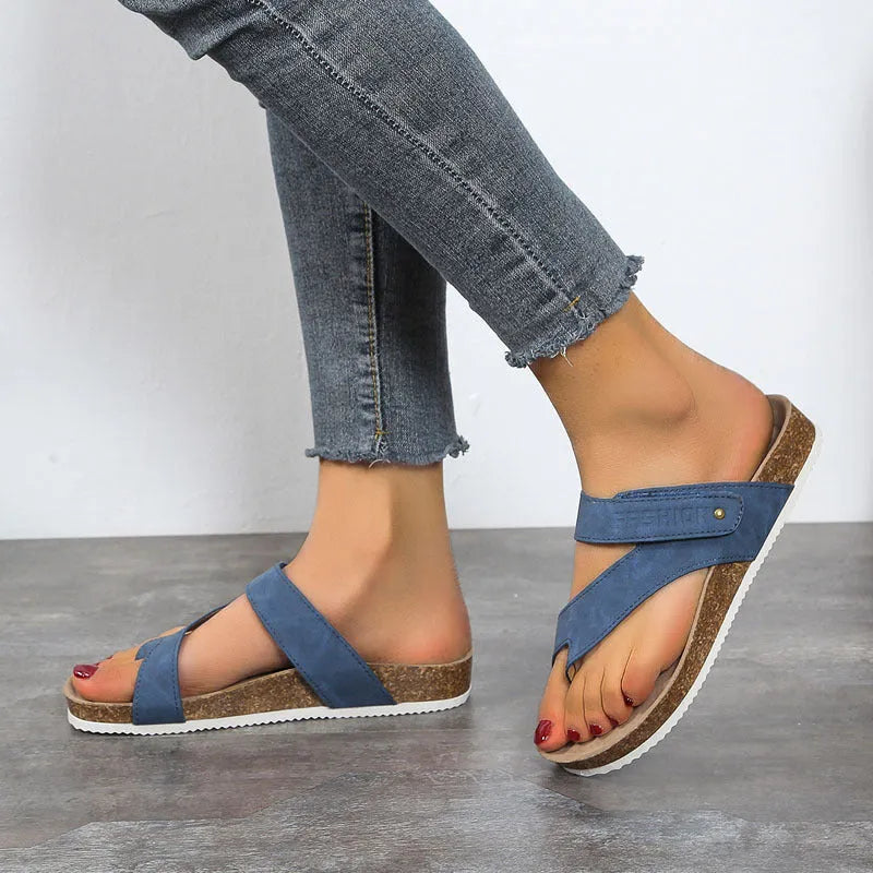 Flat toe ring thick-soled flip-flops in blue colour with foam sole