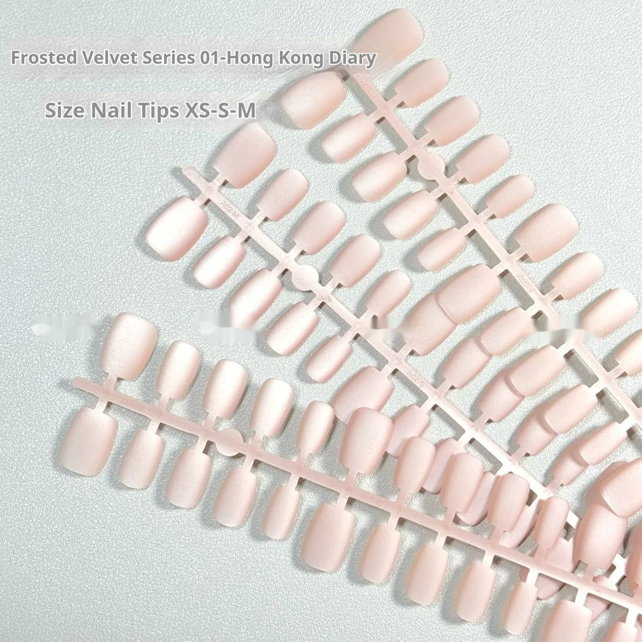 Frosted velvet Cat's Eye false nail set showing aurora light effect, with short ladder sizes XS, S, and M.