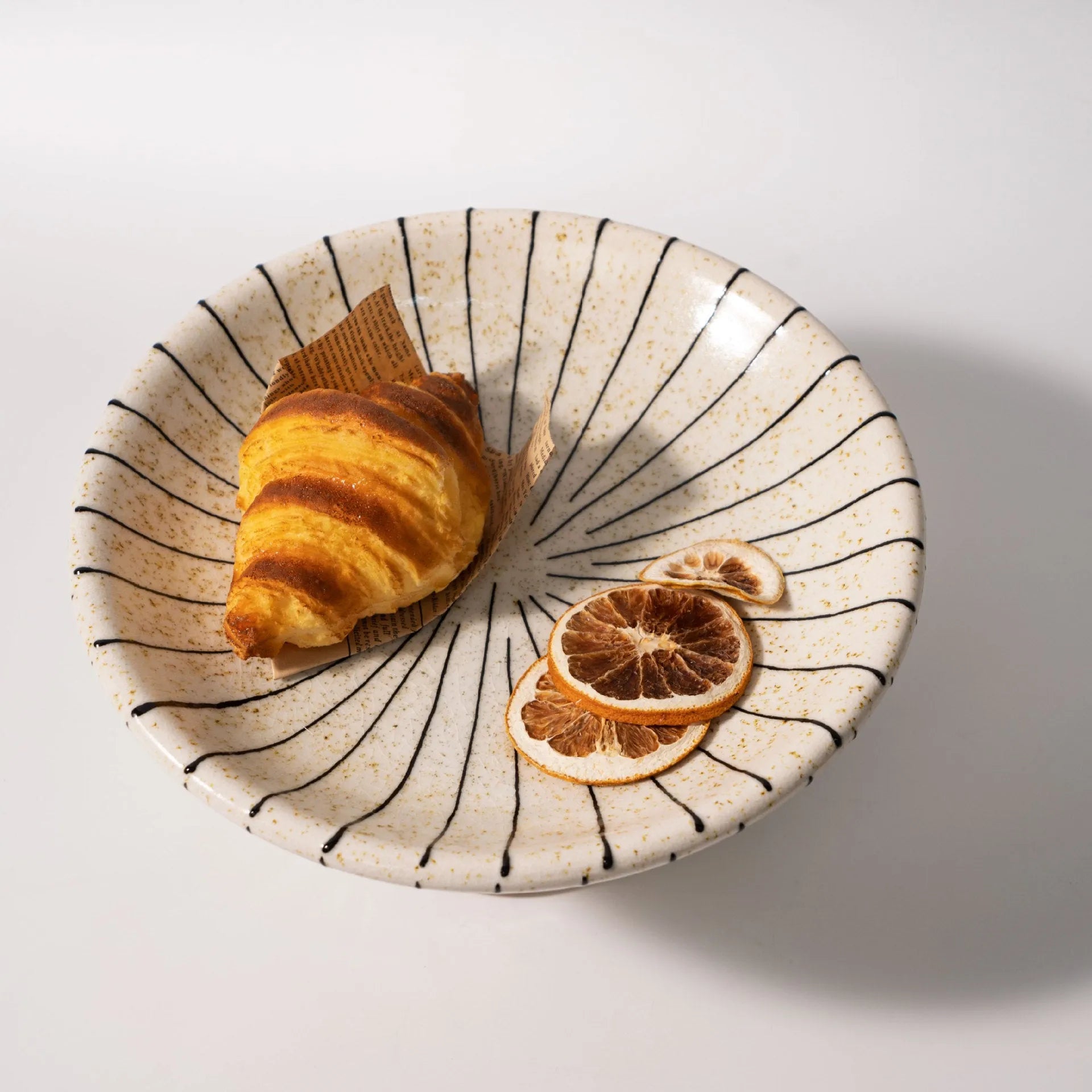 Black and white striped 15cm resin fruit plate for dessert display