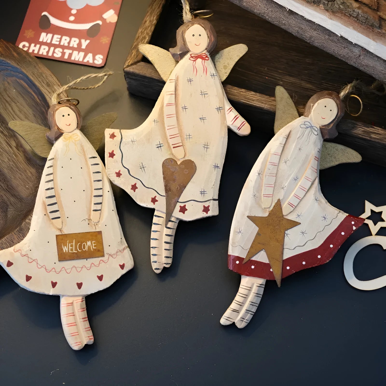 Hand-painted wooden door plate pendant featuring a love heart design and custom letters in American country style.
