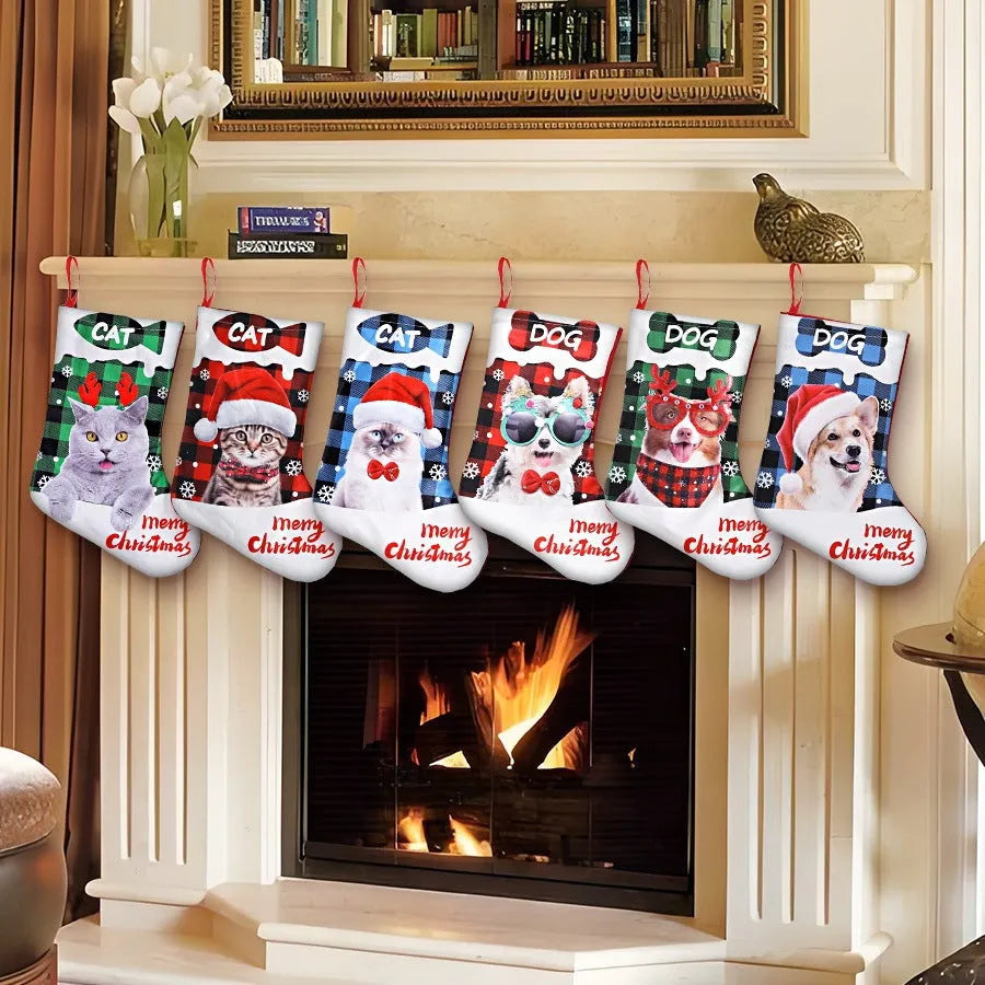 Green and black plaid cloth Christmas decoration with printed cat design, measuring 26x36cm.
