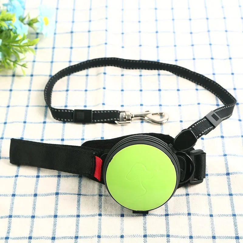 Retractable dog lead with automatic locking mechanism in six colour options
