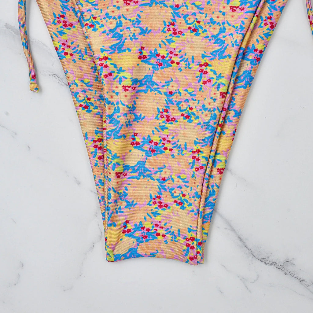 Lace-up bikini swimsuit in picture colour with backless briefs design for swimming.