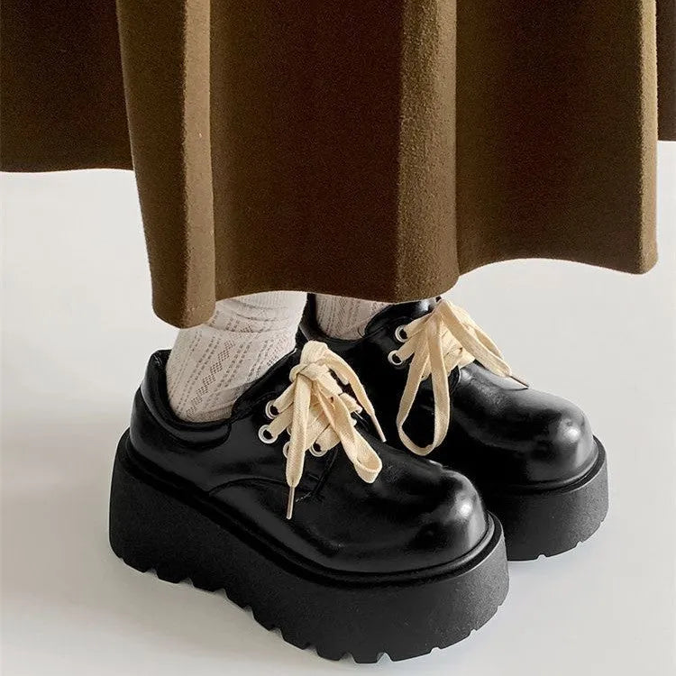 Retro British matte black women's shoes with thick sole, lace-up buckle, and round toe design in size 35-40.