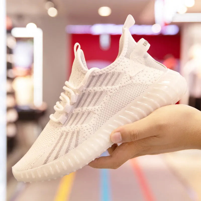 Men's white flying fabric sports shoes with mesh lining and platform heel design