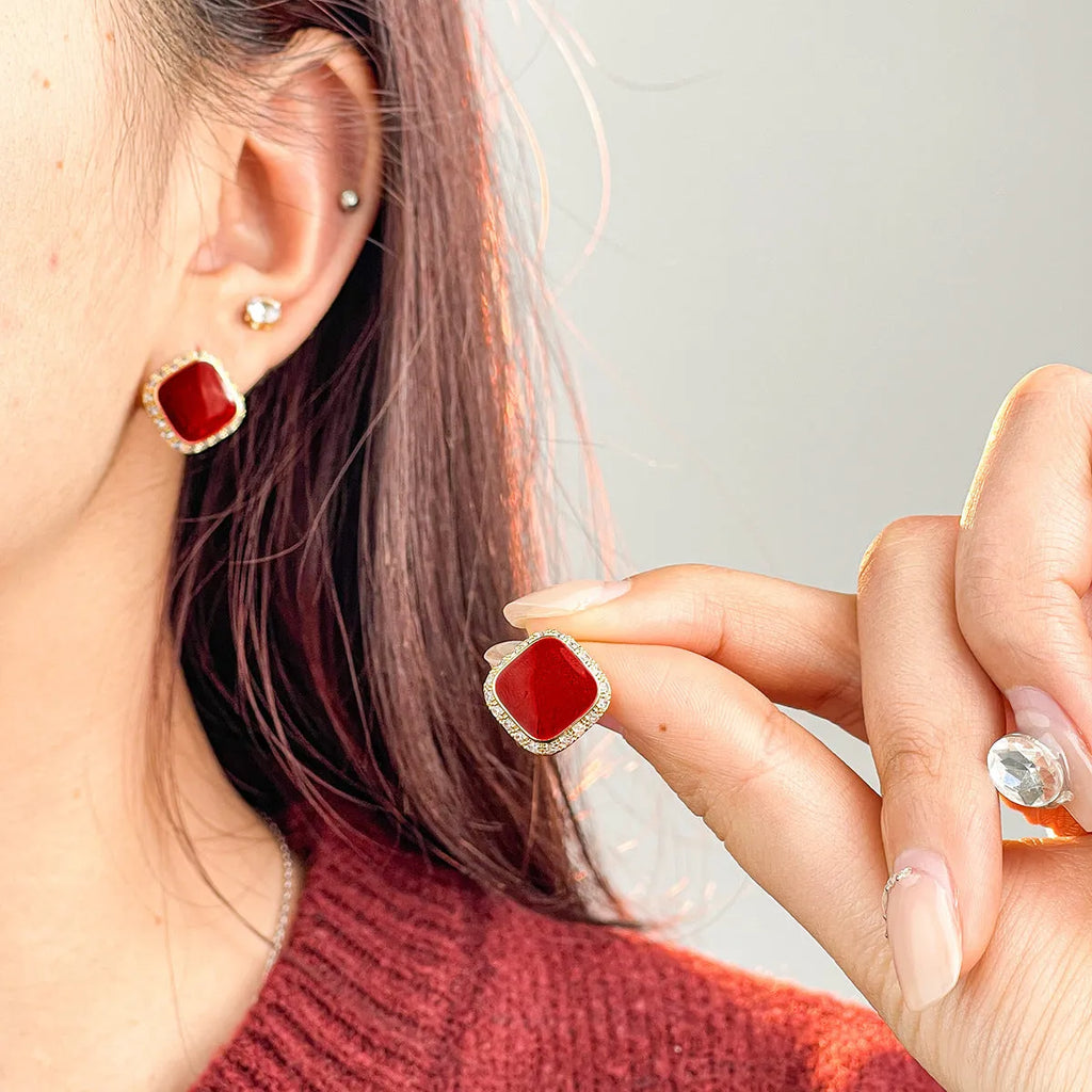 Red square geometric earrings with retro plate design