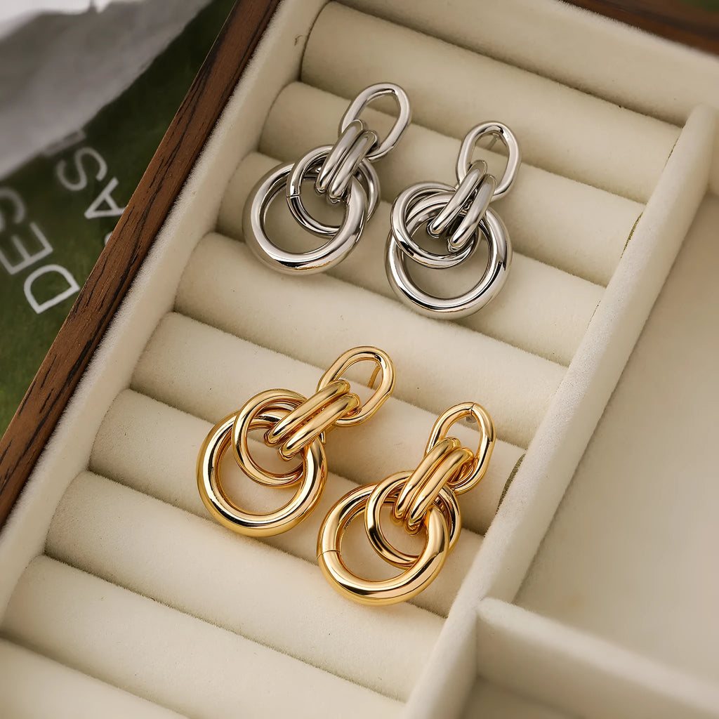 Gold-coloured geometric women's earrings with irregular angles, approximately 20-24mm length