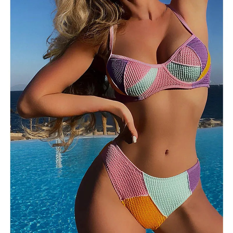 Ladies splicing colour bikini set with steel bracket push-up top and high-waisted shorts on a mannequin.