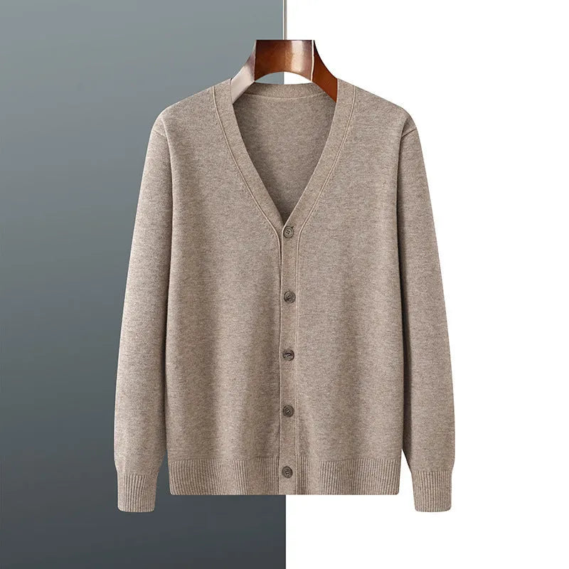 Andy velvet cardigan coat for men with V-neck design and long sleeves in loose fit