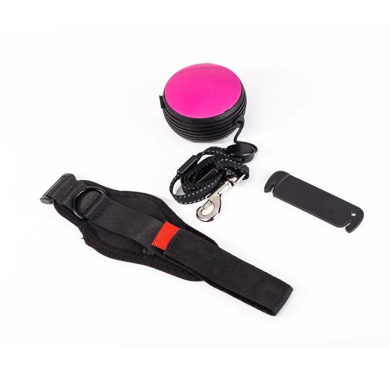 Retractable dog lead with automatic locking mechanism in six colour options