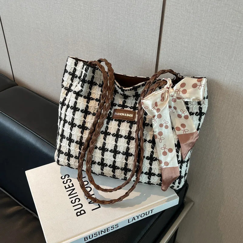 Woolen horizontal square shoulder bag with sandwich pocket and internal organisation compartments