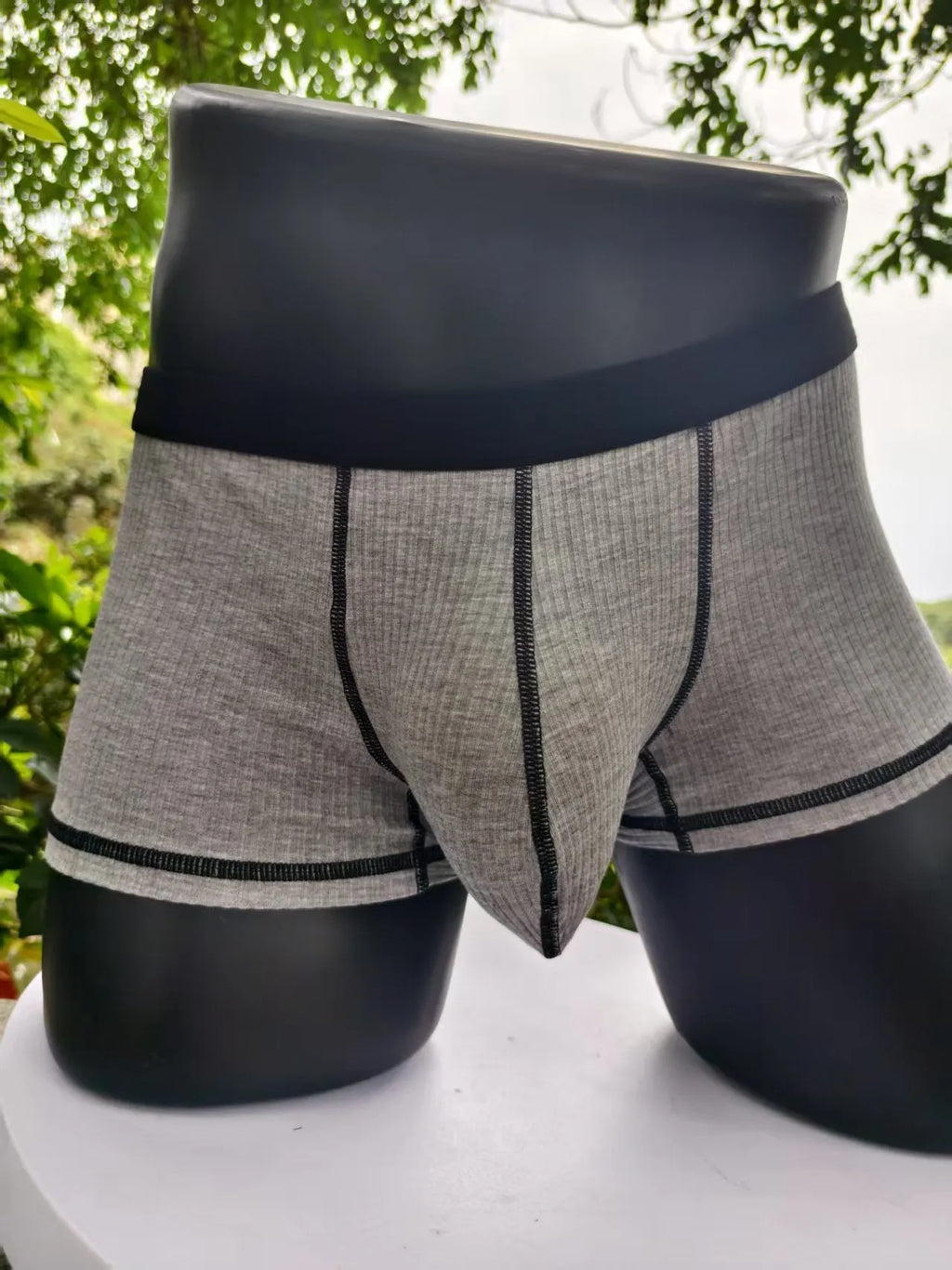Men's breathable boxer shorts in solid colours with body shaping function