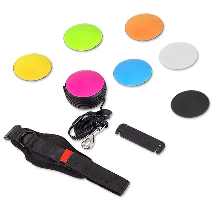 Retractable dog lead with automatic locking mechanism in six colour options
