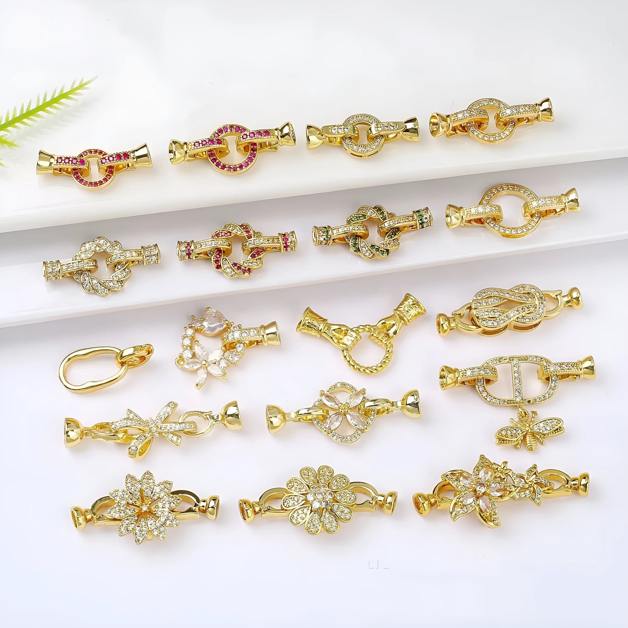 Small gold-coloured jewellery clasp with electroplated finish for DIY pearl necklaces