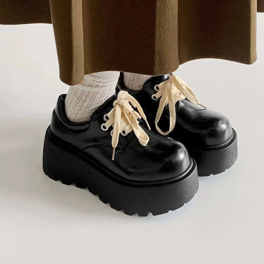 Retro British matte black women's shoes with thick sole, lace-up buckle, and round toe design in size 35-40.