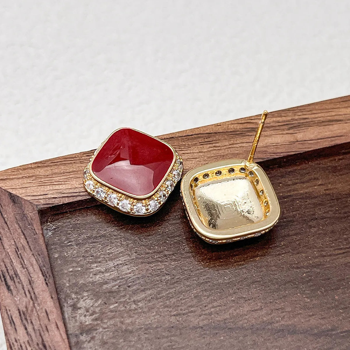 Red square geometric earrings with retro plate design