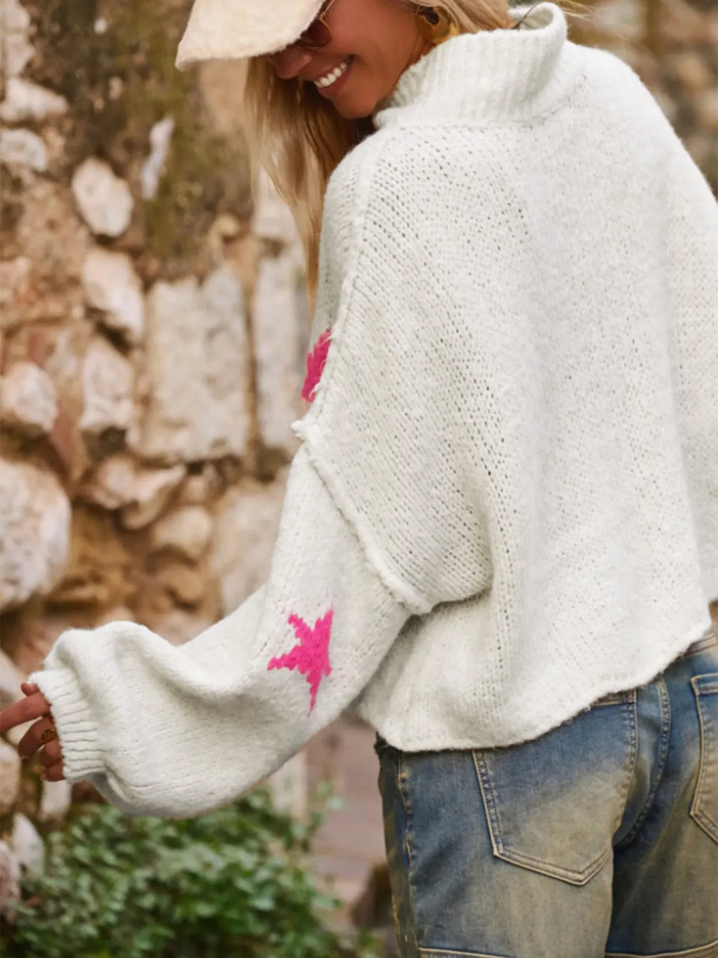 Women's white thick turtleneck pullover sweater with star pattern and loose street fashion styling