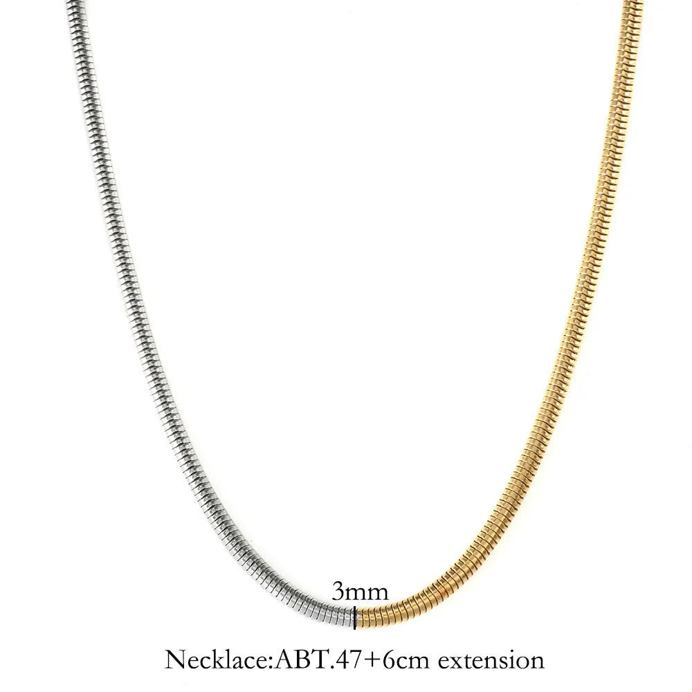Women's golden snake bones chain necklace with geometric hip-hop design