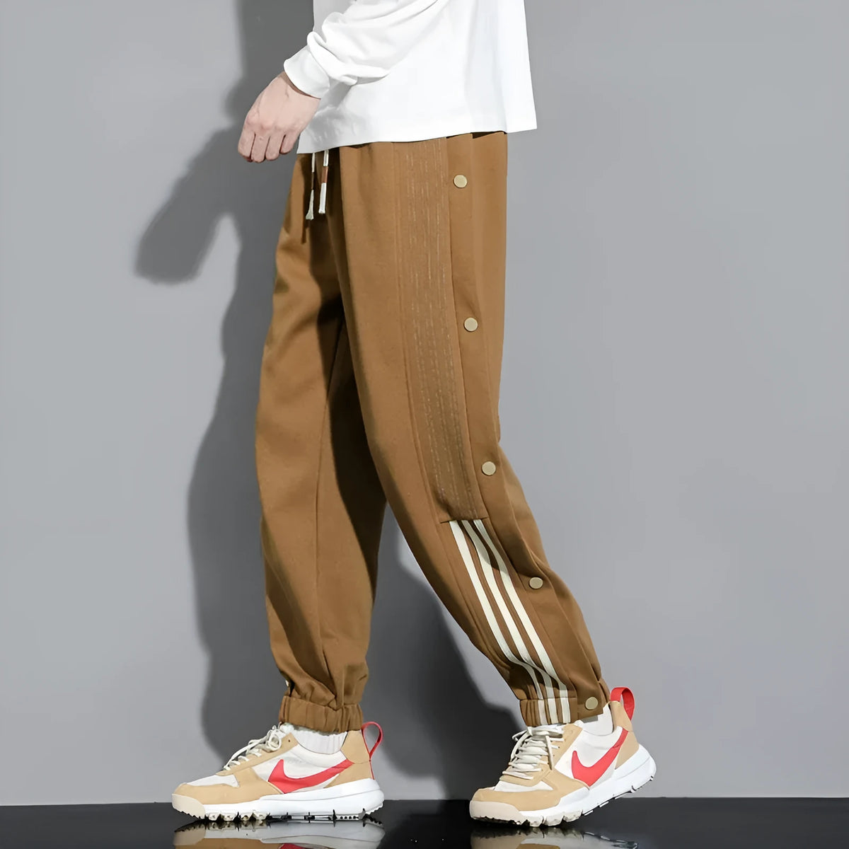Men's loose cotton blend sweatpants with high waist and elastic drawstring in autumn colours