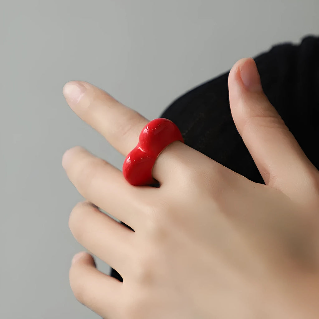 Three-dimensional heart-shaped enamel ring in choice of four colours on zinc alloy band