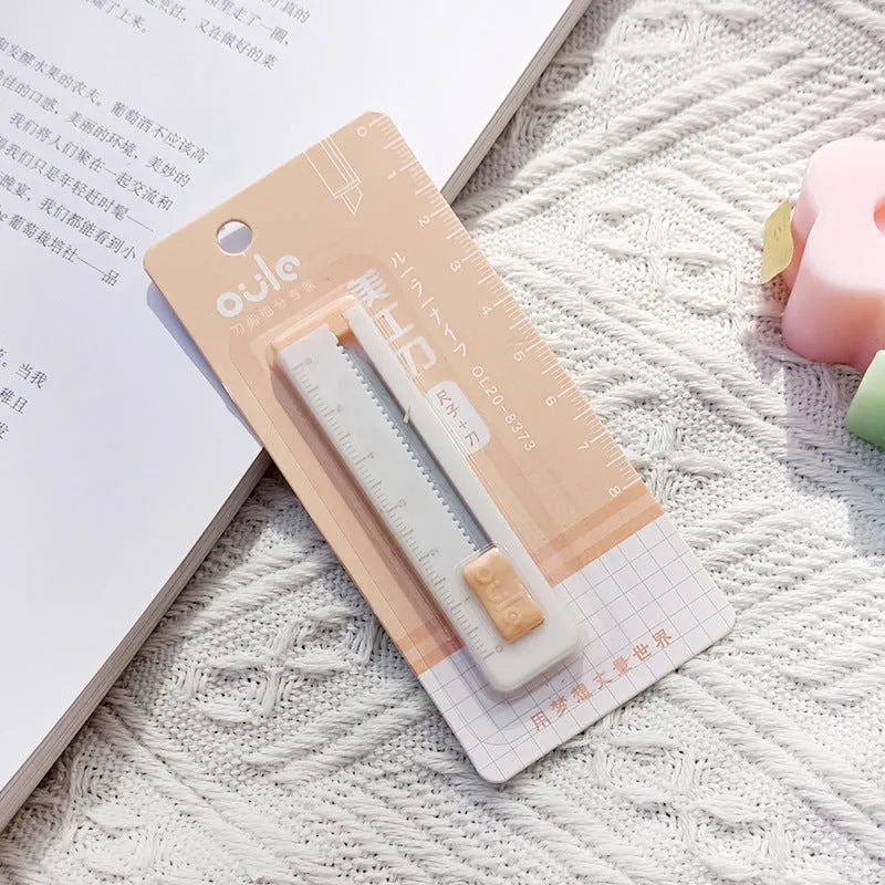 Small art knife measuring 7.2cm with plastic blade in one of five colours: pink, blue, purple, khaki, or orange