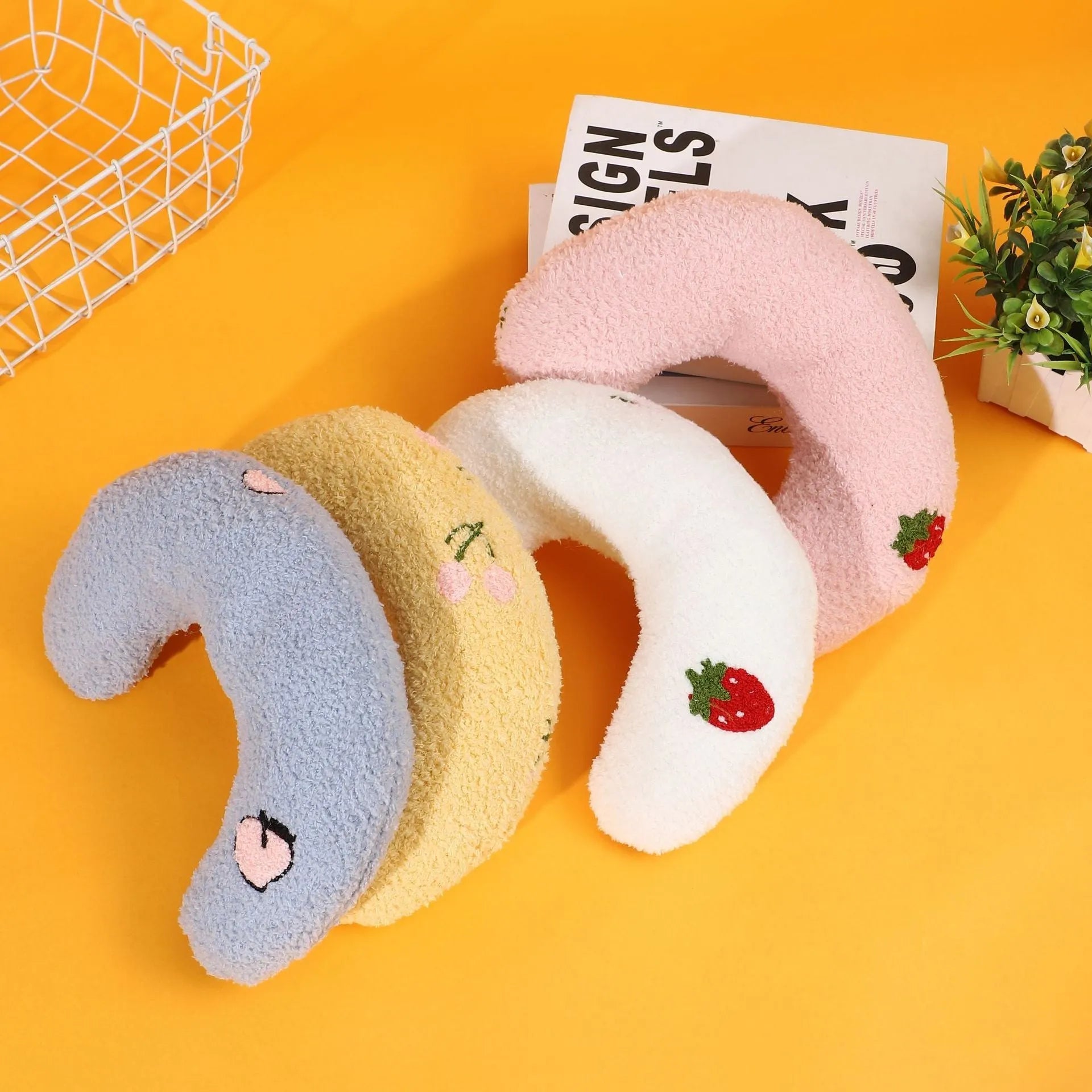 Cartoon half moon U-shaped pillow for cats in yellow, blue, pink, or white cloth