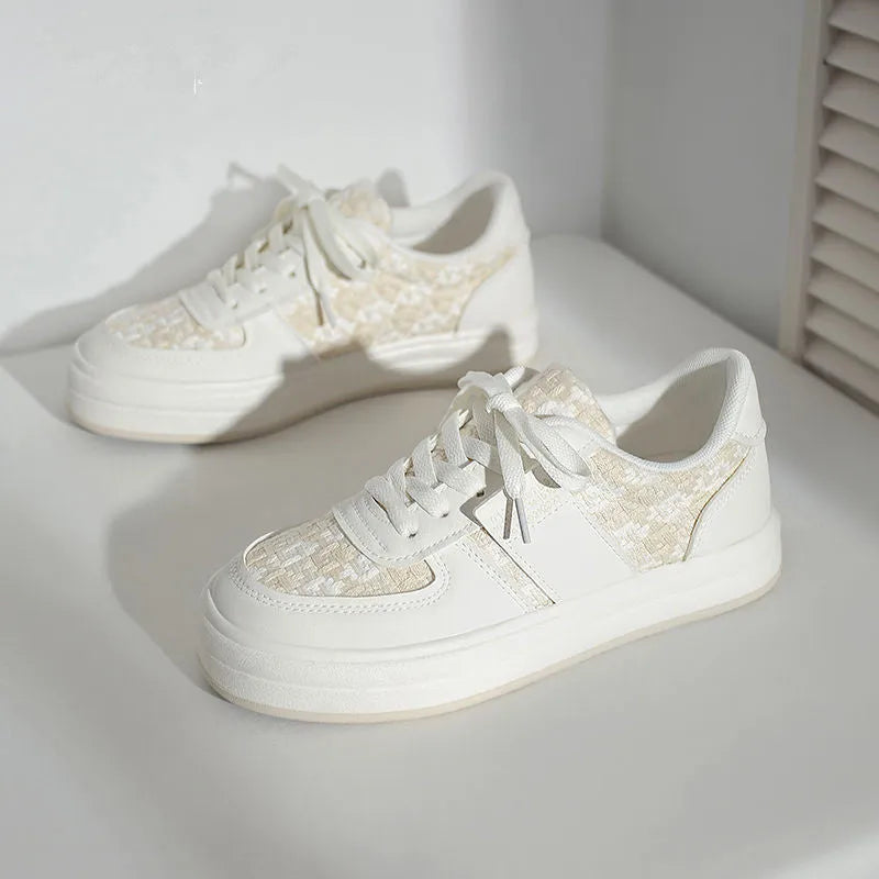 Beige plaid leisure sports shoes with mesh lining and rubber sole