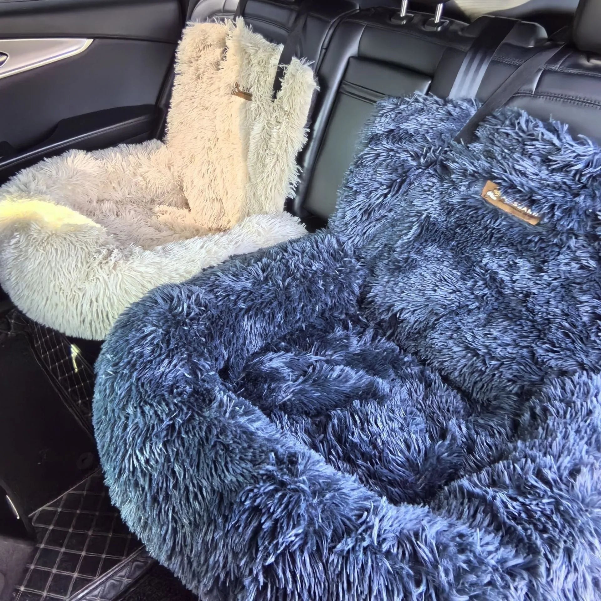 Winter thicken thermal vehicle-mounted pet mat on car seat in beige or dark grey