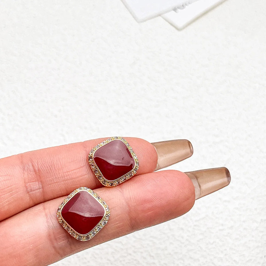 Red square geometric earrings with retro plate design