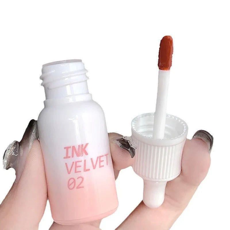 Mirror Lip Lacquer moisturising lip gloss in Milk Huhoo series with 3.5g net content