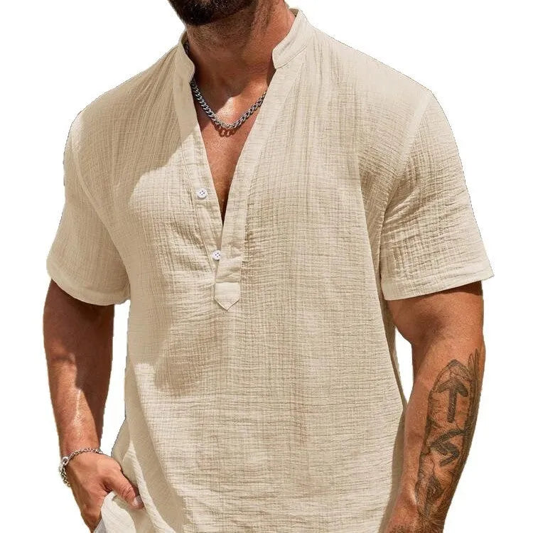 Men's solid colour stand collar short-sleeved shirt in a light fabric for summer.